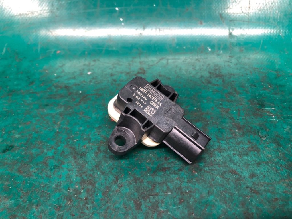 HM5Z-14B345-A | Датчик удара передн. лев. FORD FOCUS 10-18
