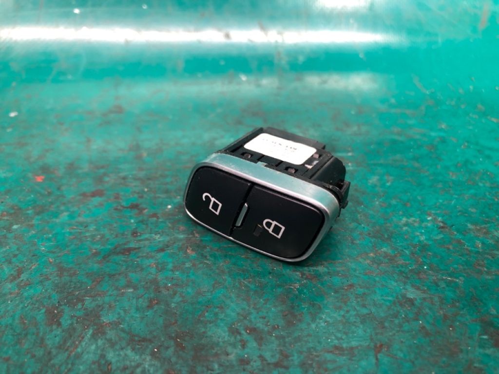 F1EZ-14028-B | Кнопка центрального замку передн. прав. FORD FOCUS 10-18
