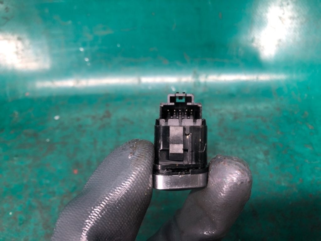 F1EZ-14028-B | Кнопка центрального замку передн. прав. FORD FOCUS 10-18 - Фото 4