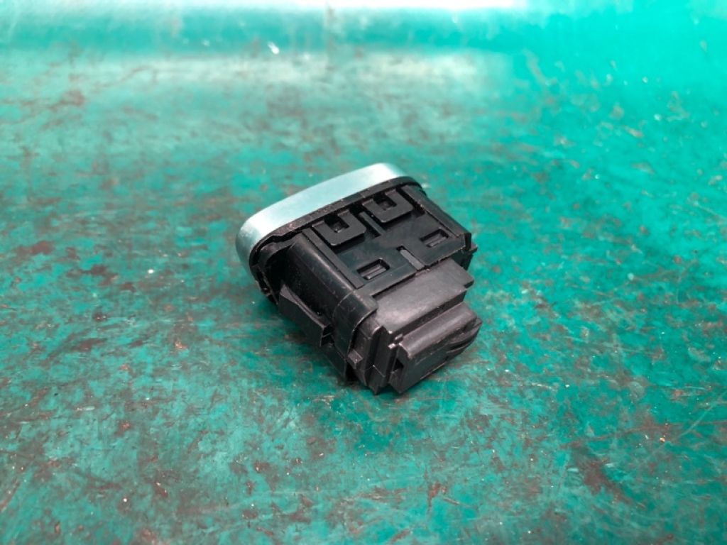 F1EZ-14028-B | Кнопка центрального замку передн. прав. FORD FOCUS 10-18 - Фото 5