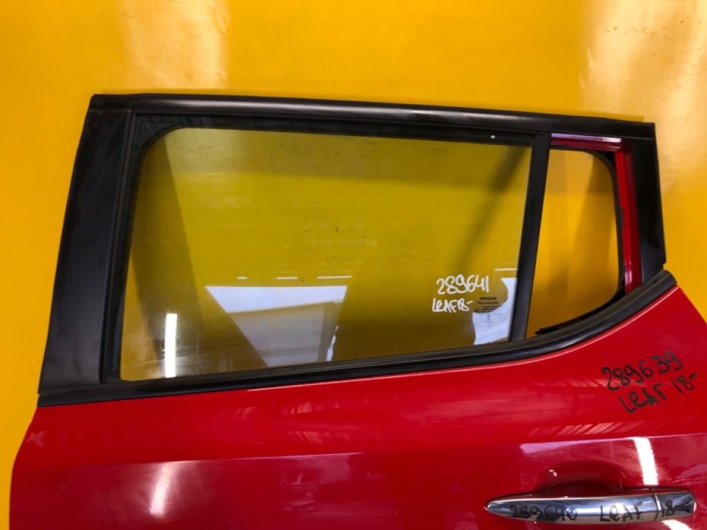 82301-3NF1A | Стекло двери задн. лев. NISSAN LEAF 18-