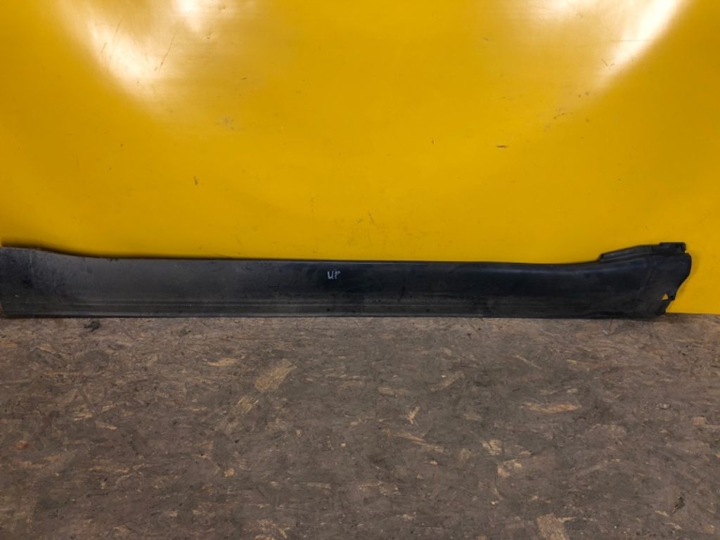 7405A094 | Накладка порогу зовнішня прав. MITSUBISHI PAJERO 06-21