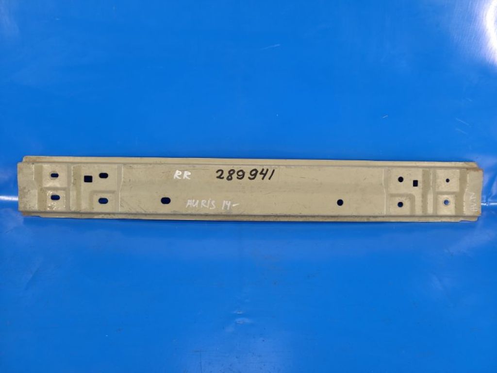 52023-02140 | Підсилювач заднього бампера TOYOTA AURIS 13-18