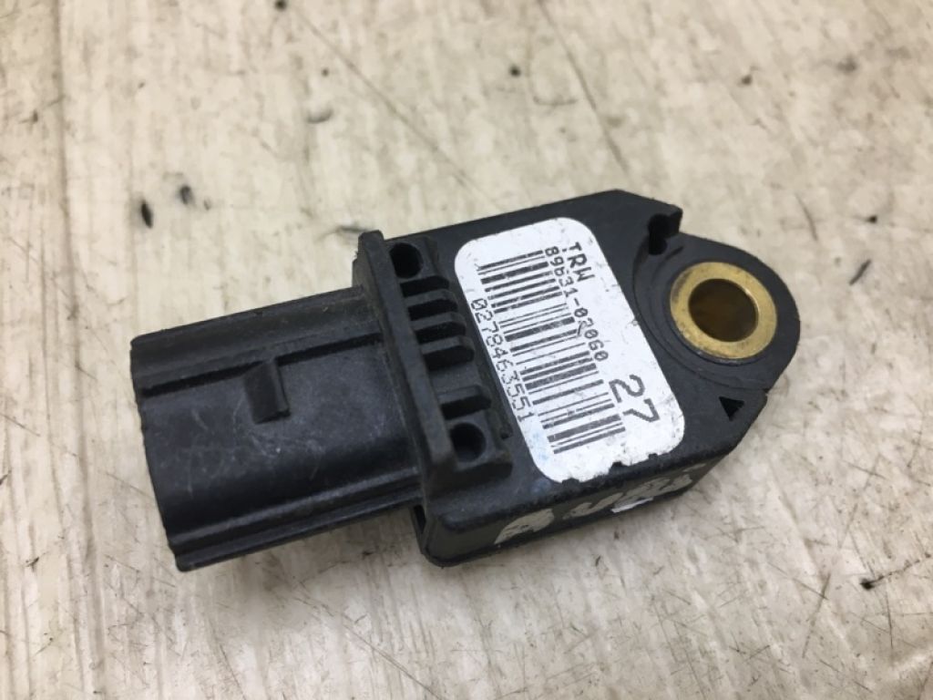 89831-02060 | Датчик удара TOYOTA COROLLA 150 06-13