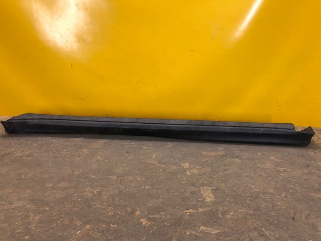 6512A388 | Накладка порогу зовнішня прав. MITSUBISHI ASX / OUTLANDER SPORT 10-21