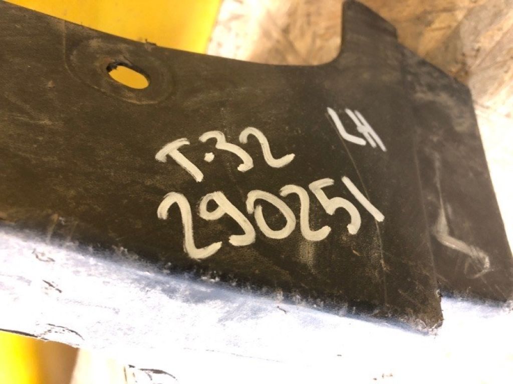 76851-4BA0A | Накладка порогу зовнішня лів. NISSAN X-TRAIL/ROGUE T32 13-20 - Фото 2