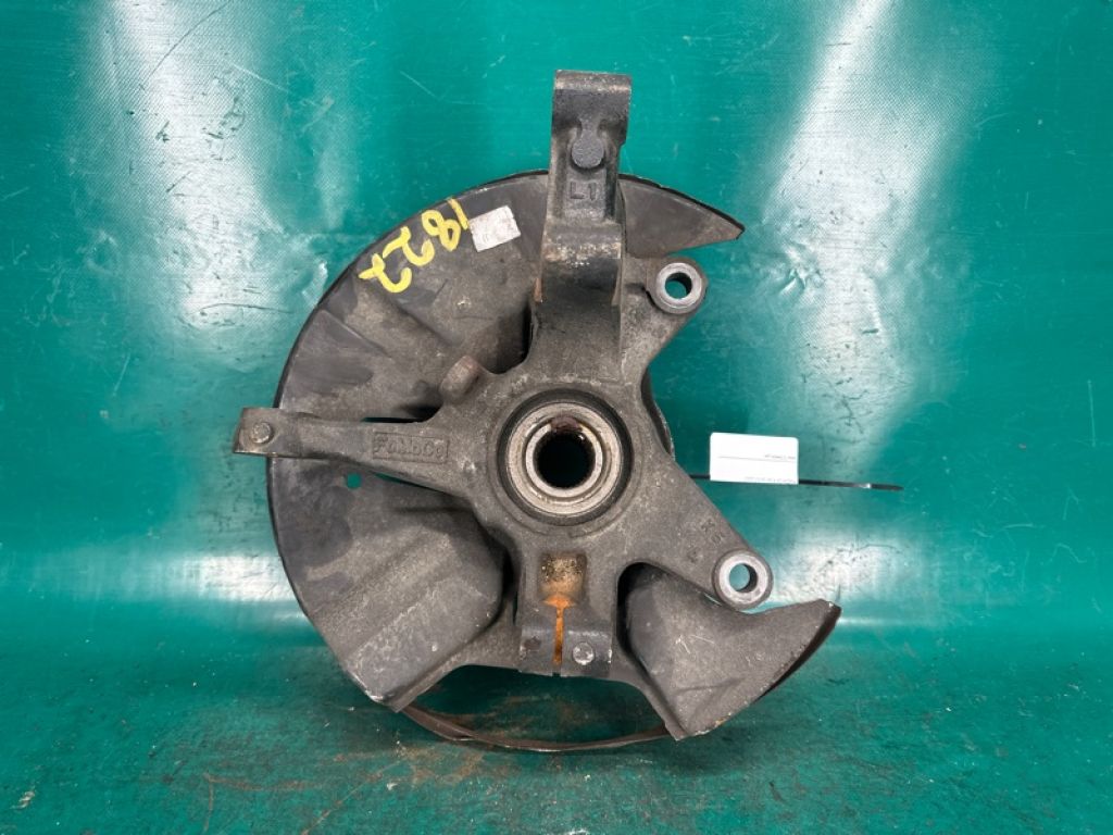 L206-33-030A | Кулак поворотний передн. лів. MAZDA CX-9 06-16