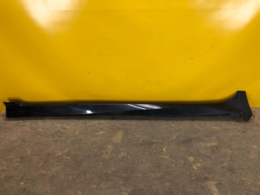 76853-5SA0A | Накладка порогу зовнішня лів. NISSAN LEAF 18-