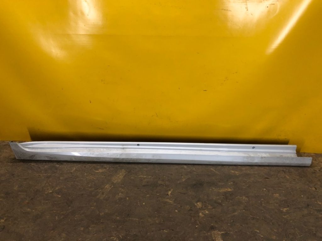 75850-33130 | Накладка порога наружная прав. TOYOTA CAMRY 70 17-