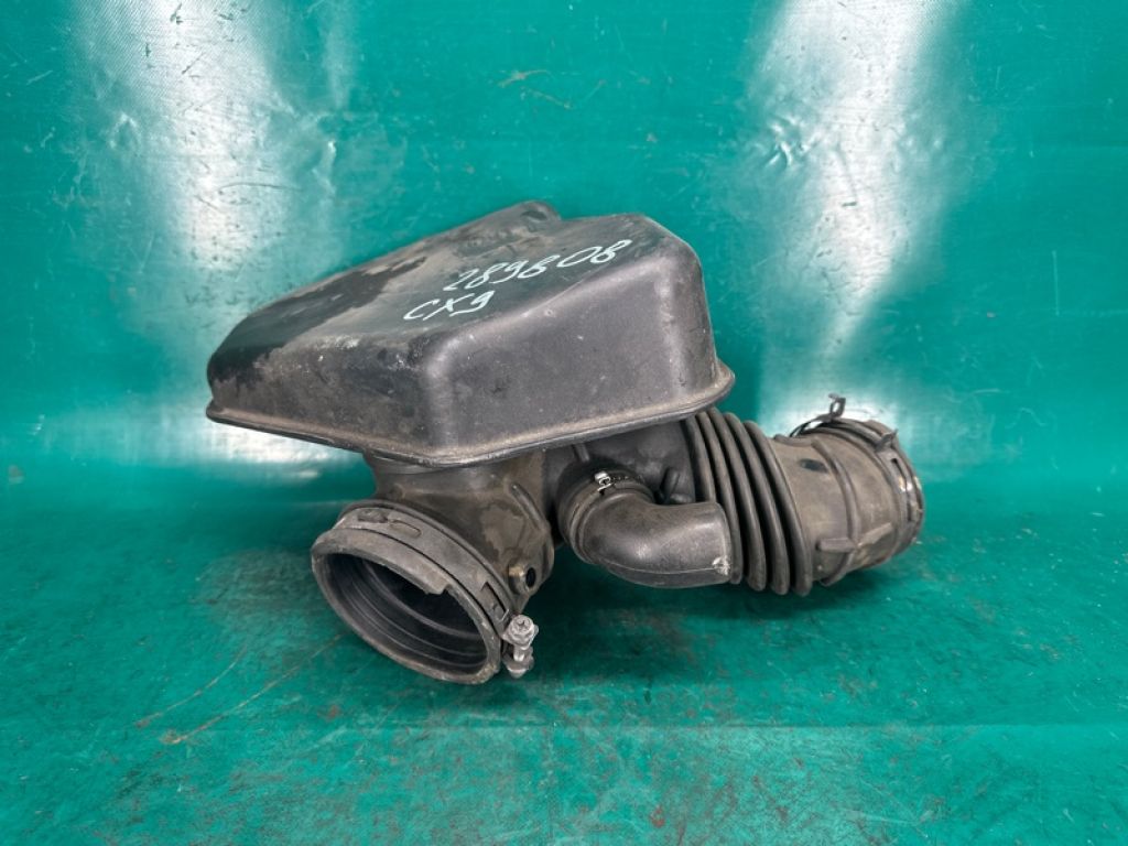CY01-13-220A | патрубок повітряного фільтра MAZDA CX-9 06-16