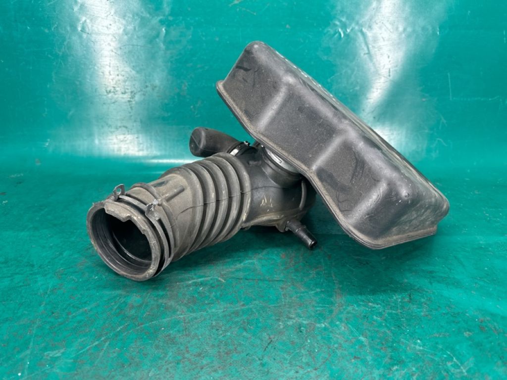 CY01-13-220A | патрубок повітряного фільтра MAZDA CX-9 06-16 - Фото 4