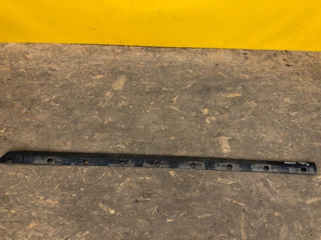 75852-02101 | Накладка порога наружная лев. TOYOTA COROLLA 150 06-13