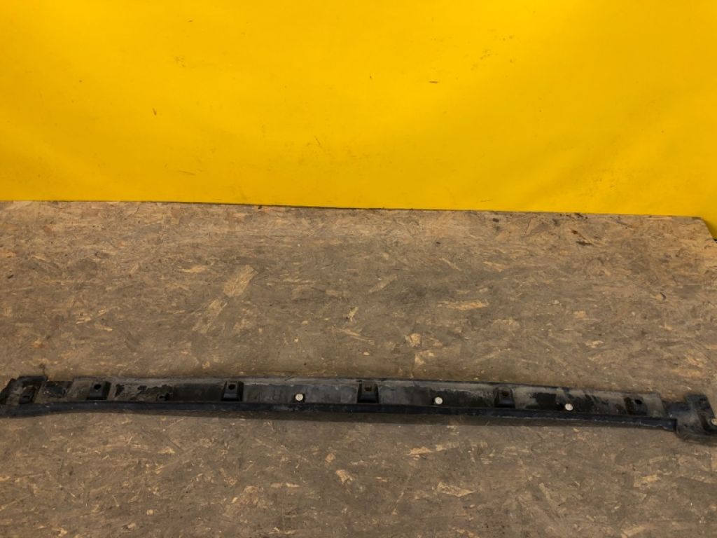 77561-65J0 | Накладка порогу зовнішня прав. SUZUKI GRAND VITARA 05-15