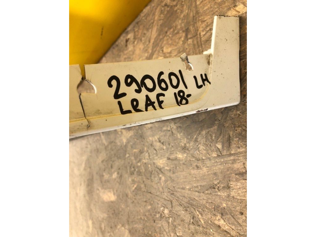 76853-5SA0A | Накладка порогу зовнішня лів. NISSAN LEAF 18- - Фото 2