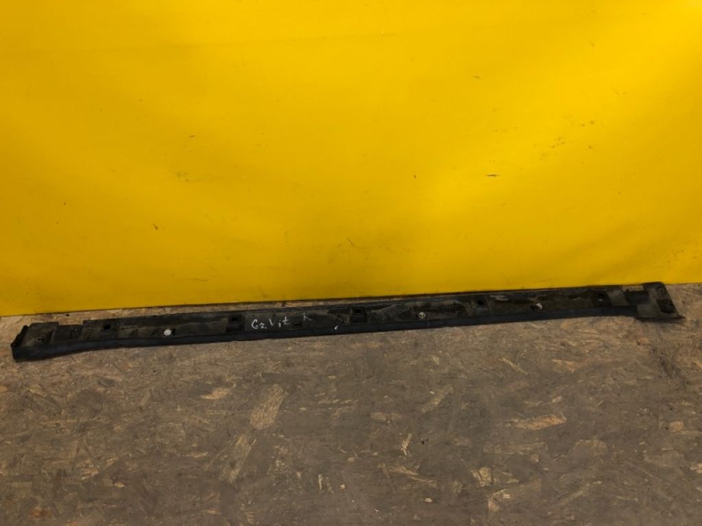 77561-65J0 | Накладка порога наружная прав. SUZUKI GRAND VITARA 05-15