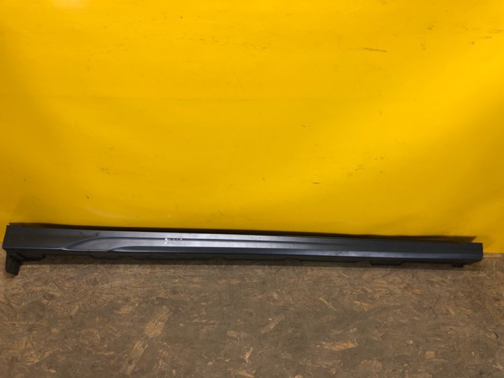87754-K4000 | Накладка порога наружная прав. HYUNDAI KONA OS 17-23