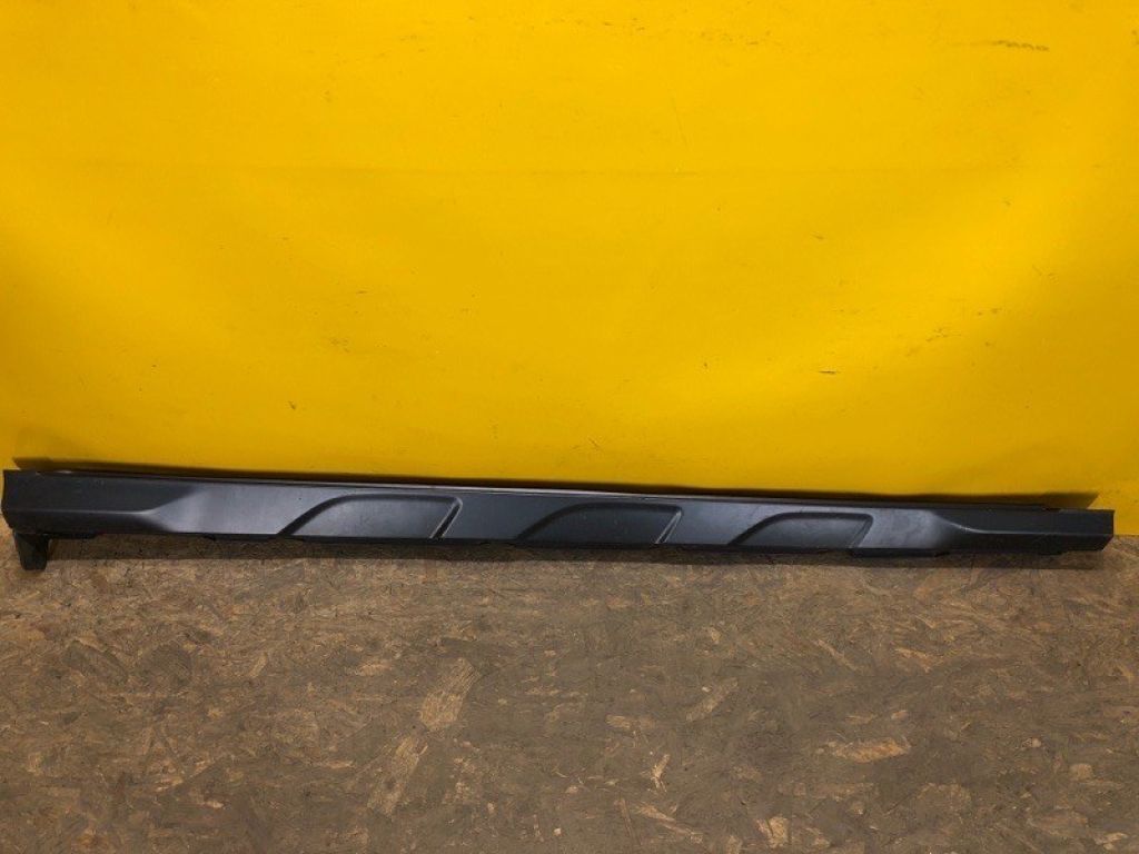 87752-J9500 | Накладка порога наружная прав. HYUNDAI KONA OS 17-23