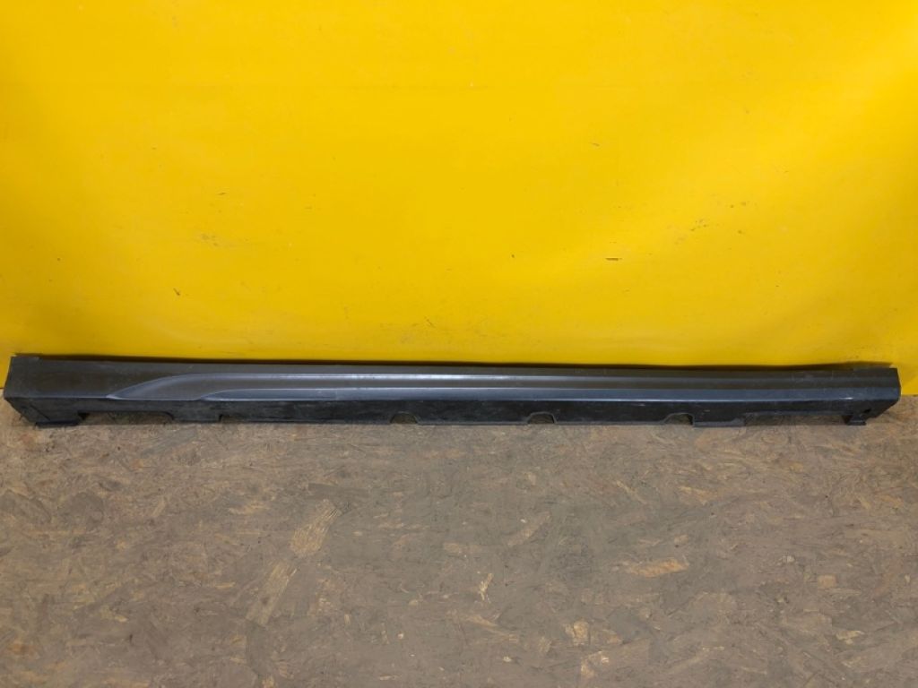 87754-K4000 | Накладка порога наружная прав. HYUNDAI KONA OS 17-23
