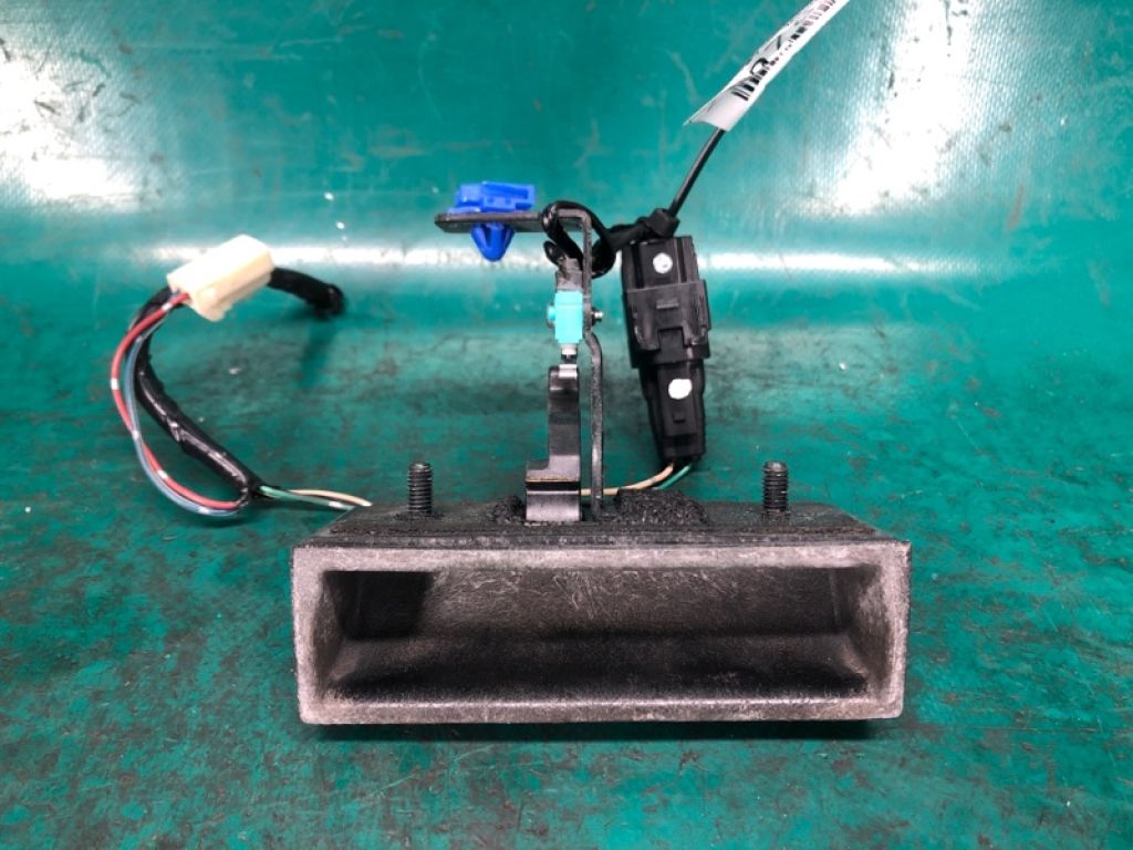 L207-62-410 | Ручка дверей багажника MAZDA CX-9 06-16