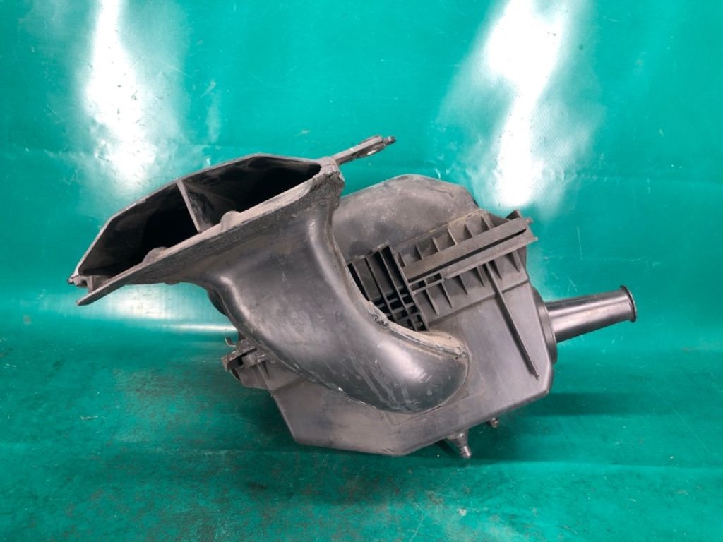 CY01-13-300D | Корпус повітряного фільтра MAZDA CX-9 06-16 - Фото 4