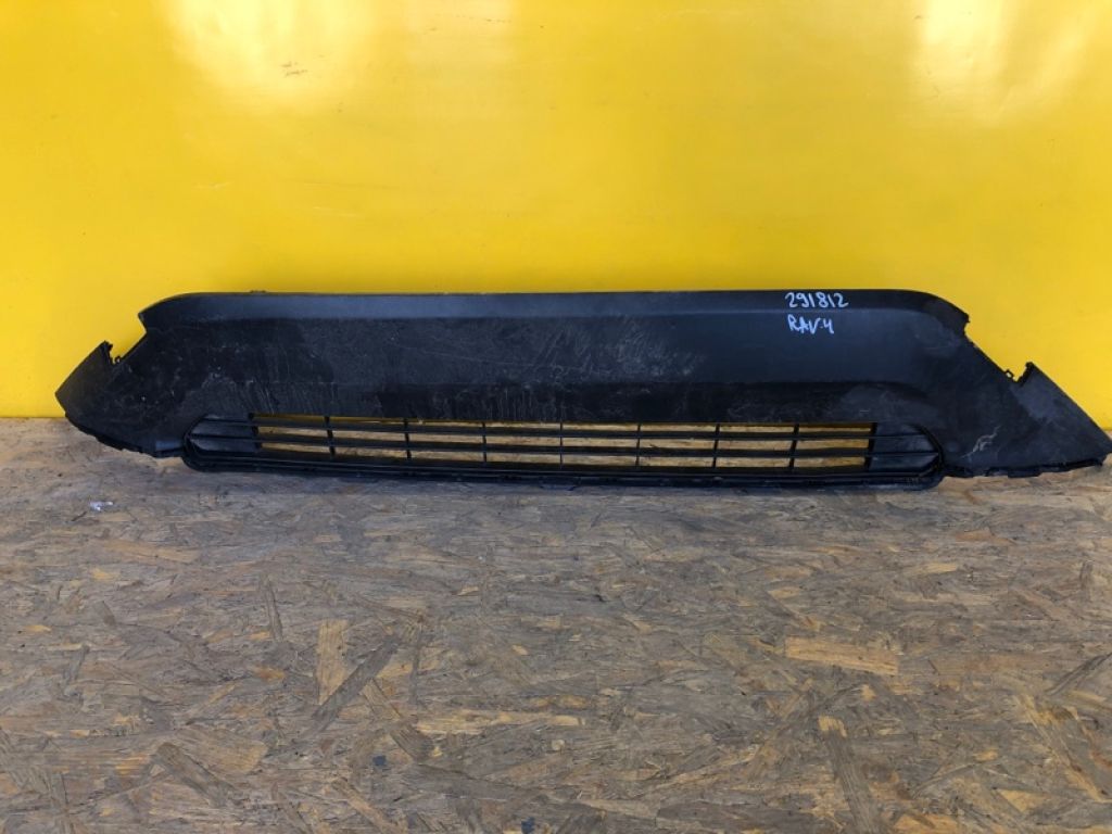 53113-42110 | Решетка переднего бампера TOYOTA RAV4 18-