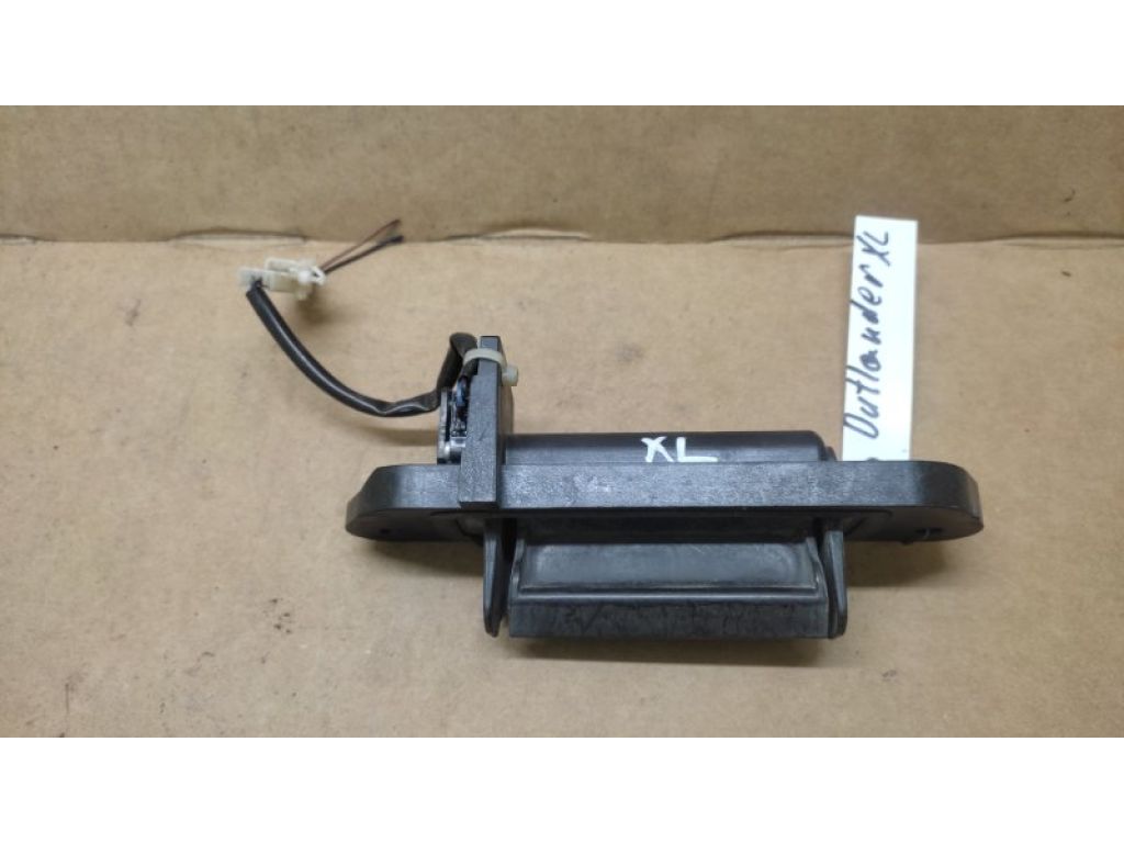 MR959664 | Кнопка открывания багажника наружная MITSUBISHI OUTLANDER XL 05-13