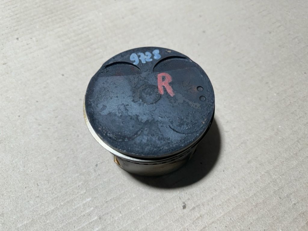 13101-20030 | поршень прав. LEXUS ES300 96-01