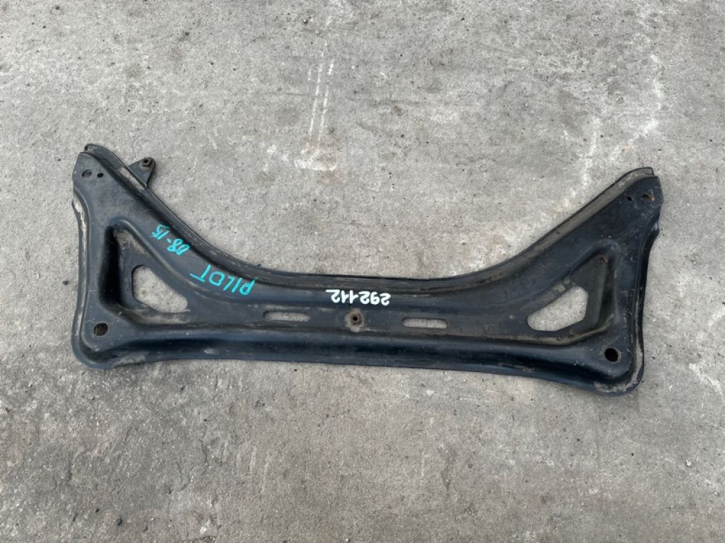 50240-SZA-A00 | Кронштейн/крепление балки подвески передн. HONDA PILOT 08-15
