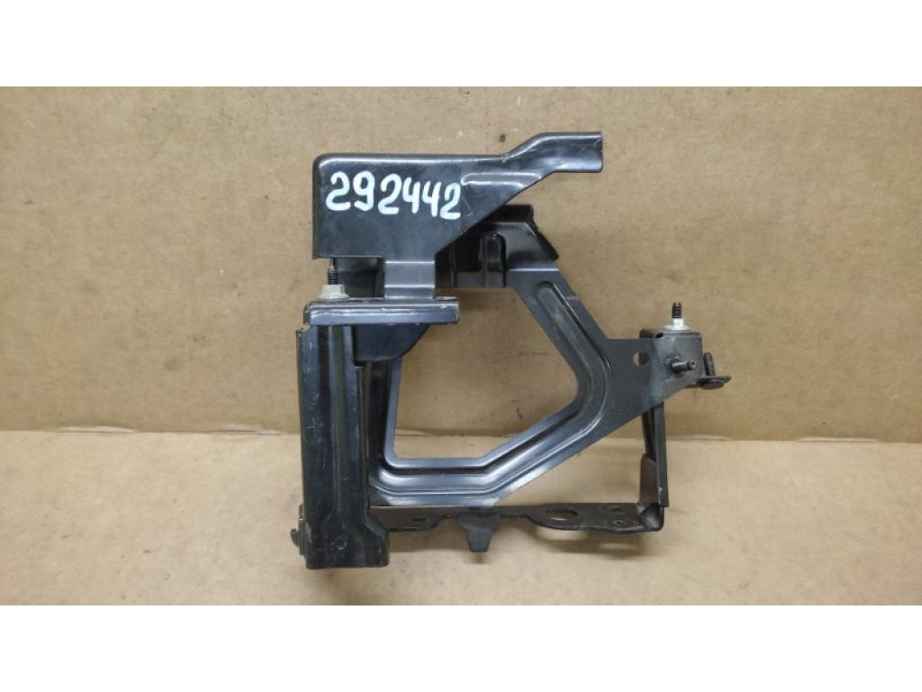 PE02-18-885B | Кронштейн MAZDA CX-5 (KE) 11-17