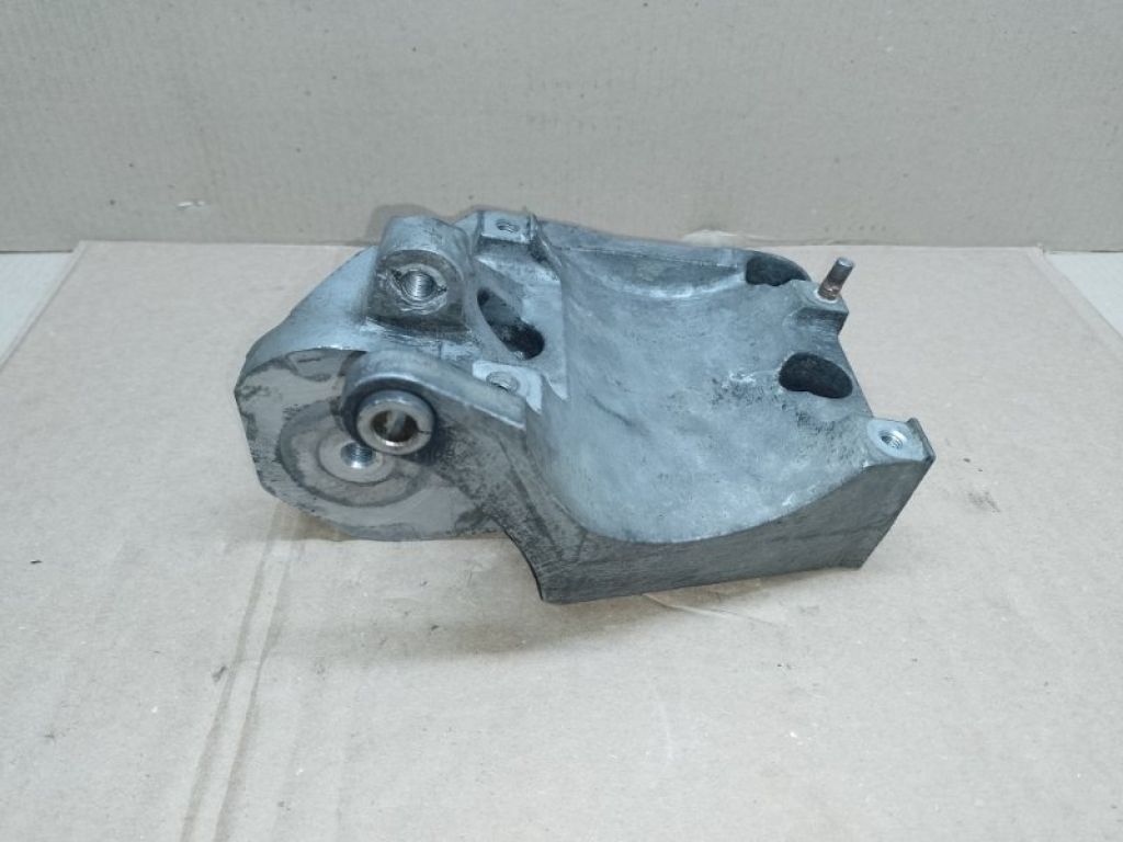38930-RDA-A00 | Кронштейн/крепление компрессора кондиционера ACURA MDX (YD2) 06-13