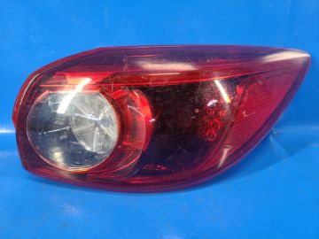 Ліхтар зовнішній прав. MAZDA 3 BM 13-19