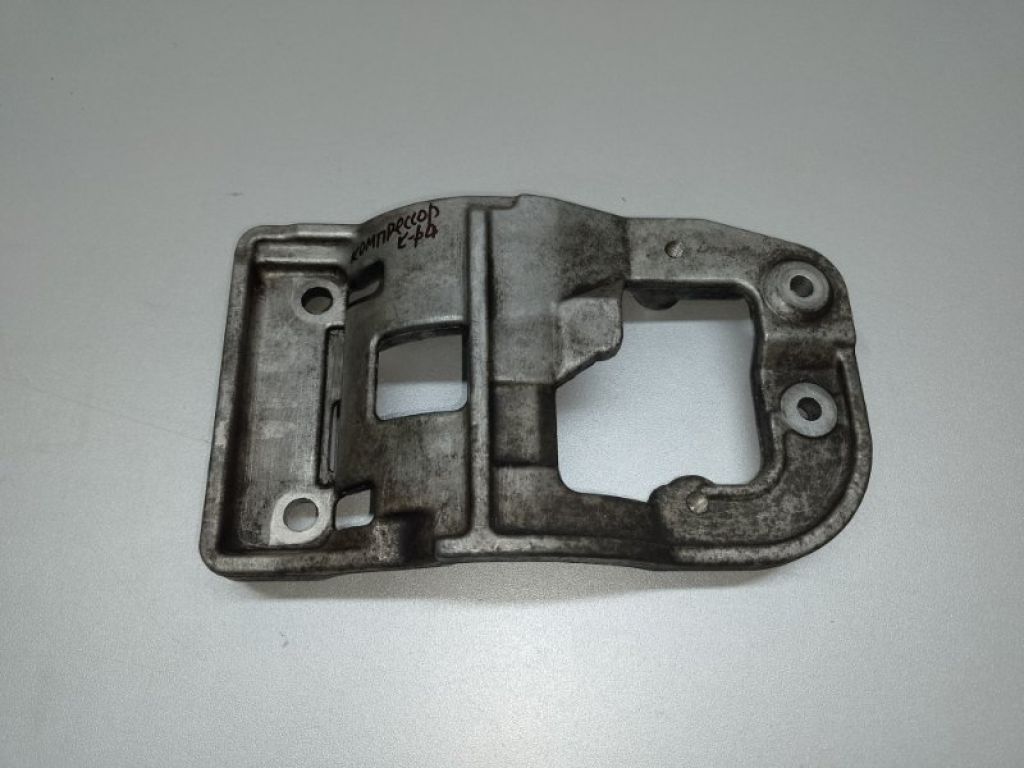 88431-33041 | Кронштейн компрессора кондиционера LEXUS RX300 98-03