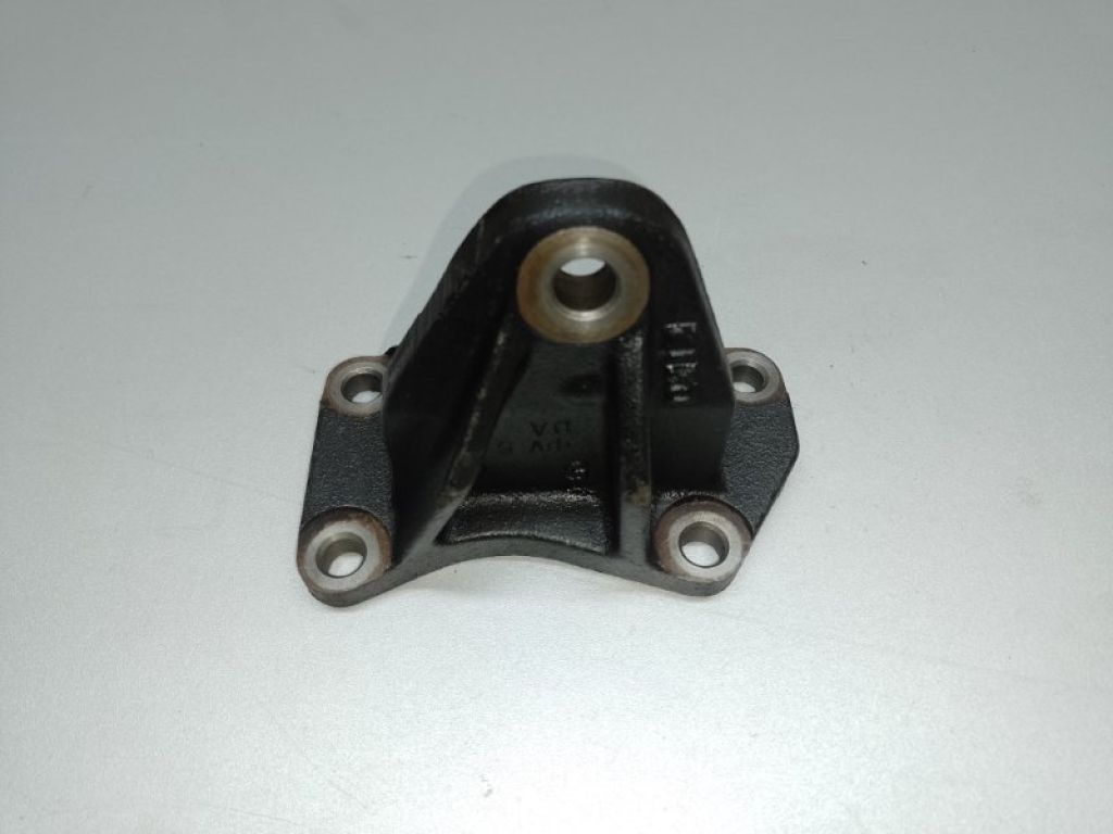 12311-20050 | Кронштейн двигуна передн. LEXUS RX300 98-03