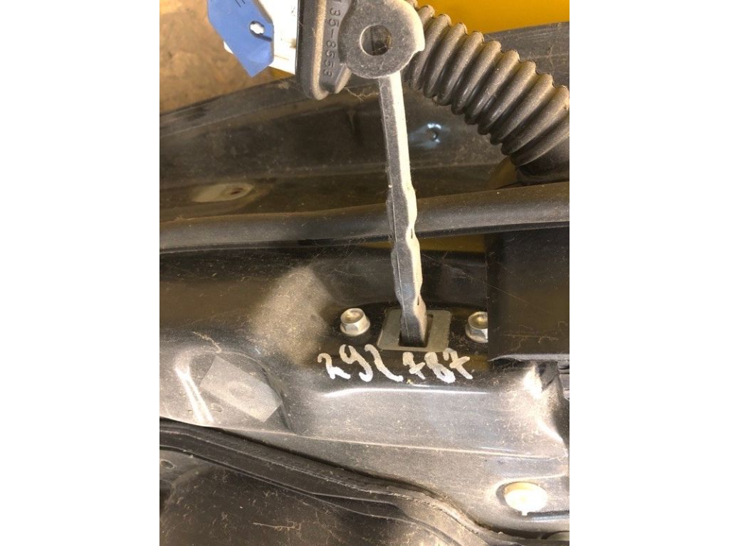 EG21-58-270P | Обмежувач дверей передн. прав. MAZDA CX-7 06-12