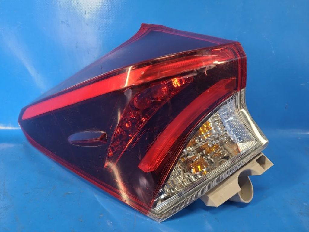 81561-02A50 | Ліхтар зовнішній лів. TOYOTA AURIS 13-18