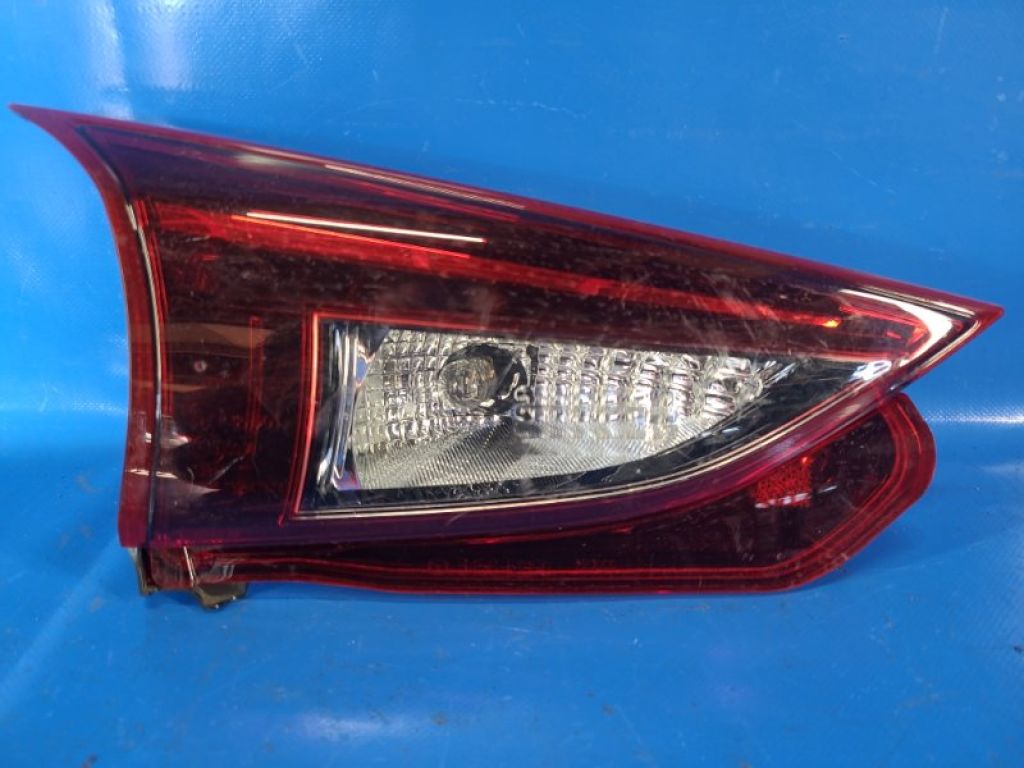 B45C-513F0 | Фонарь внутренний лев. MAZDA 3 BM 13-19