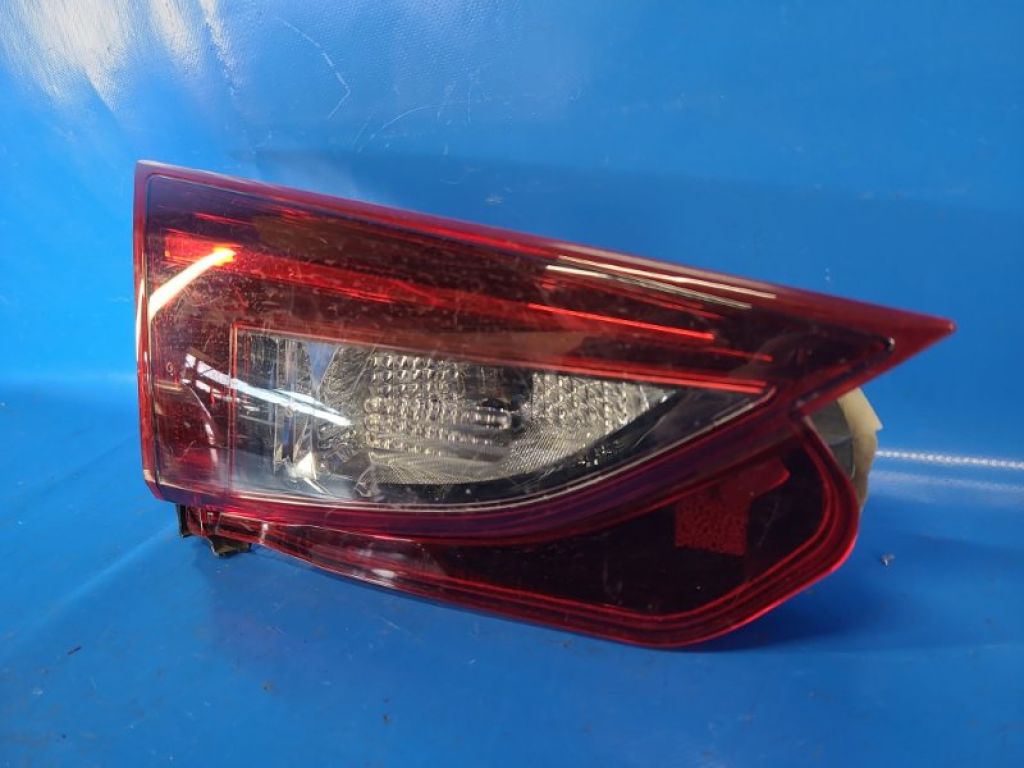 B45C-513F0 | Фонарь внутренний лев. MAZDA 3 BM 13-19 - Фото 3