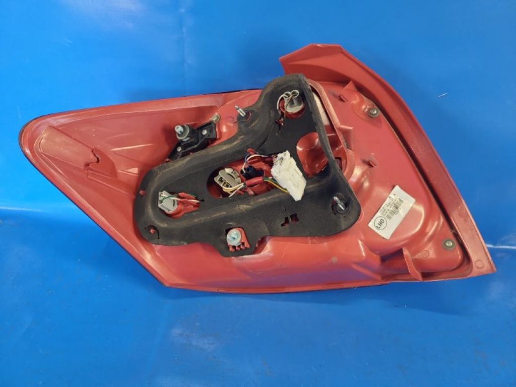 81550-02540-00 | Ліхтар зовнішній прав. TOYOTA AURIS 06-12 - Фото 6