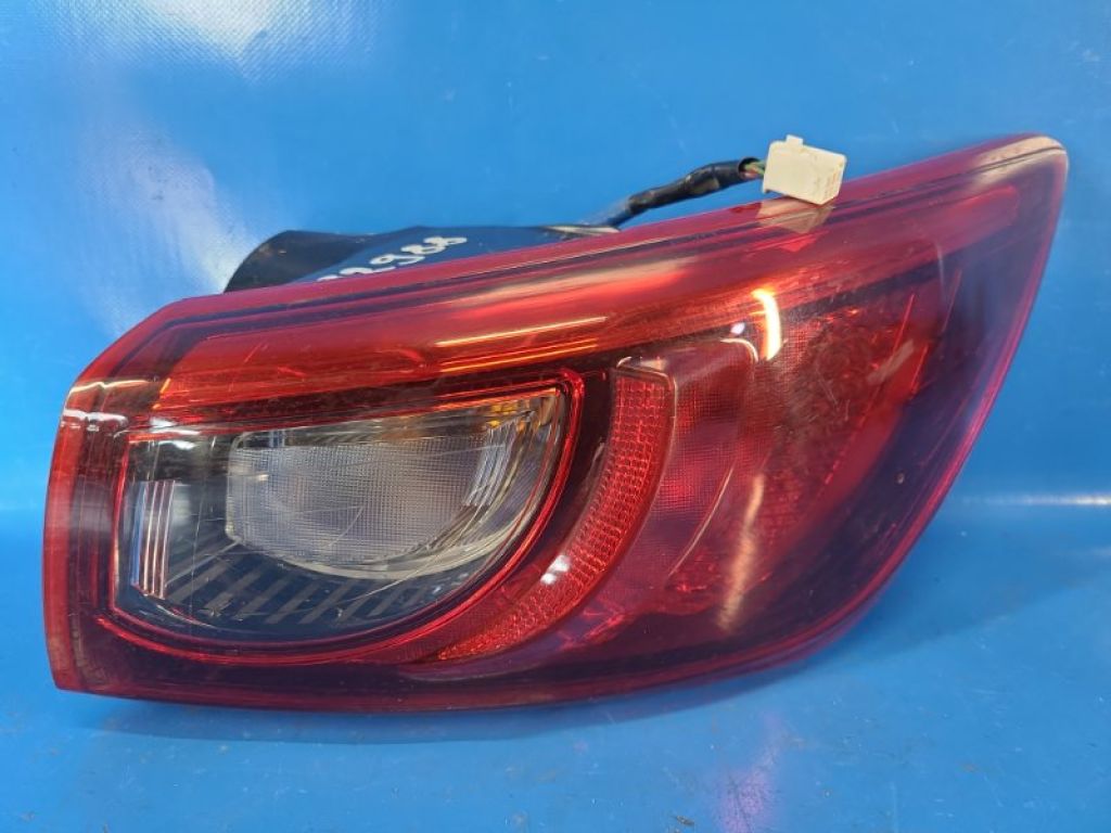 DB4G-51-150 | Фонарь наружный прав. MAZDA CX-3 14-18