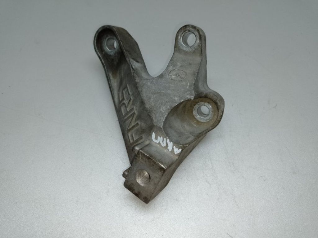 BBM5-39-080B | Кронштейн КПП MAZDA 3 BL 09-13