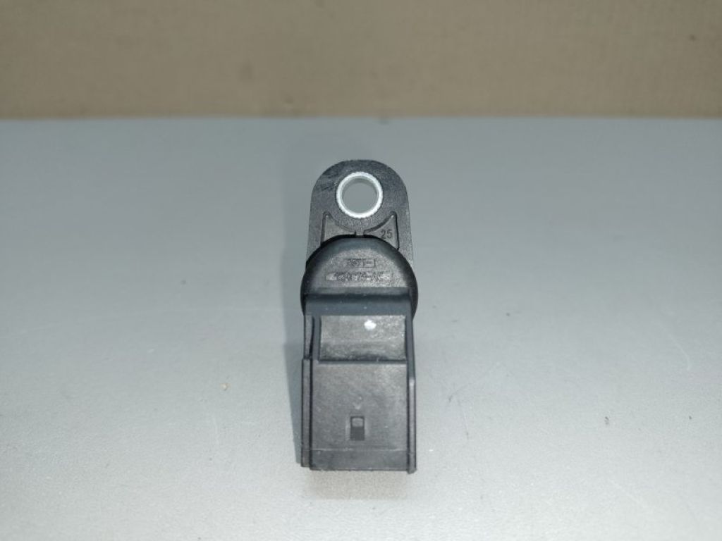 LR084884 | Датчик положения распредвала LAND ROVER EVOQUE 2012-2018 - Фото 2