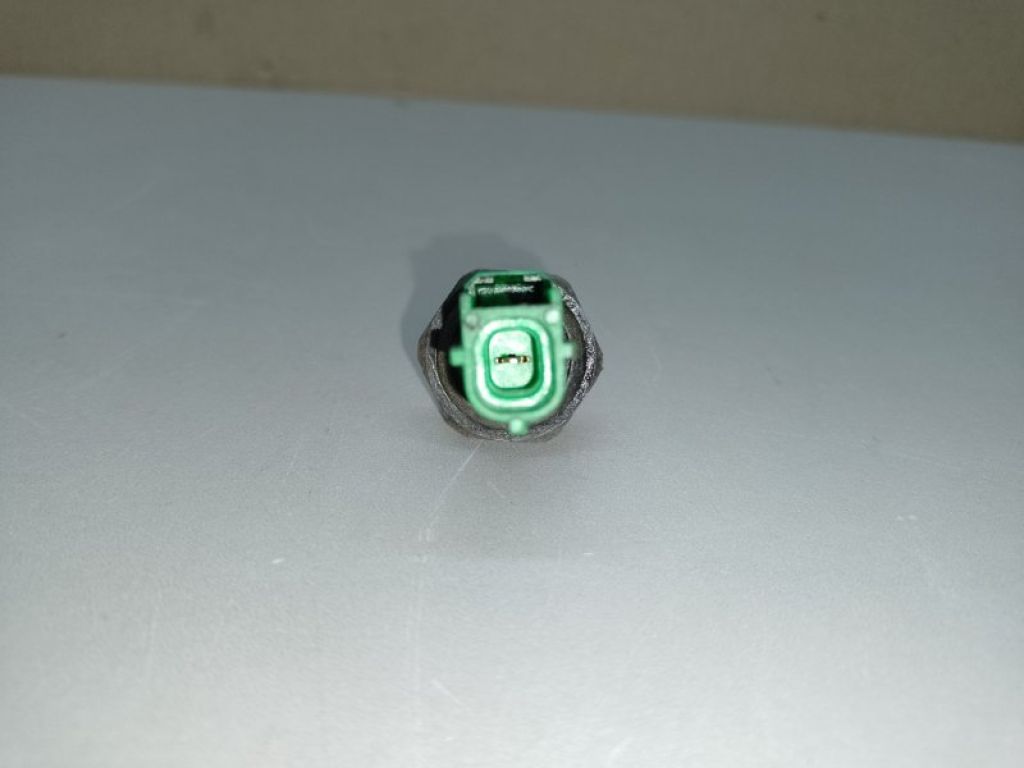 LF01-18-501 | Датчик тиску олії ДВЗ MAZDA 3 BK 03-08 - Фото 2