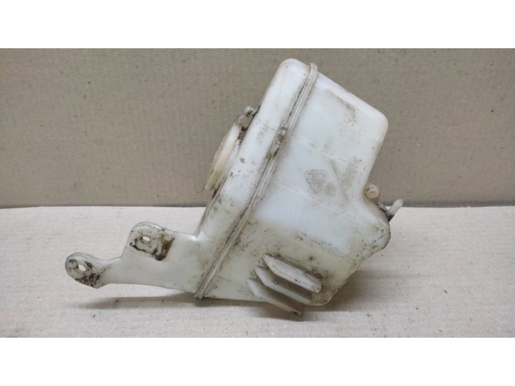 B01D-67-480A | Бачок омивача заднього скла MAZDA 323 BA 94-97 - Фото 3