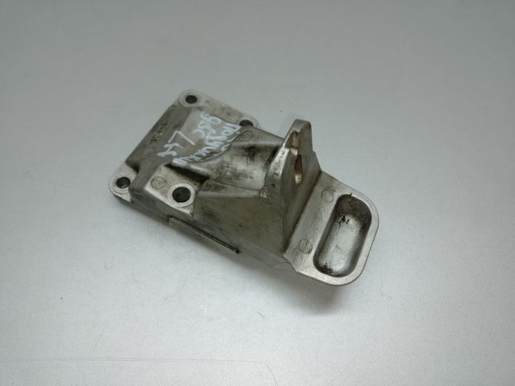11233-EG001 | Кронштейн опоры двигателя лев. INFINITI M35/M45 04-10 - Фото 2