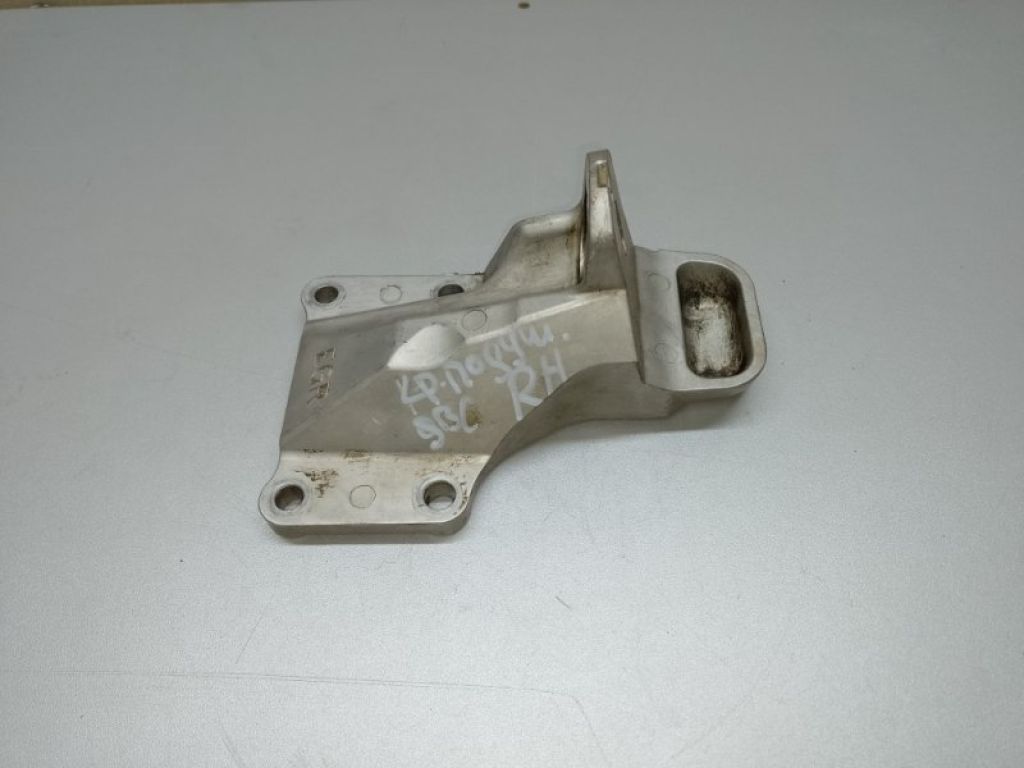 11232-EG001 | Кронштейн опоры двигателя прав. INFINITI M35/M45 04-10