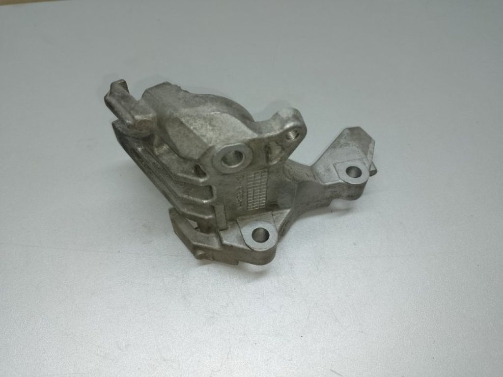 11910-EG000 | Кронштейн компресора кондиціонера INFINITI M35/M45 04-10