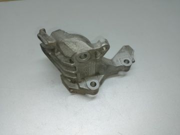 Кронштейн компресора кондиціонера INFINITI M35/M45 04-10