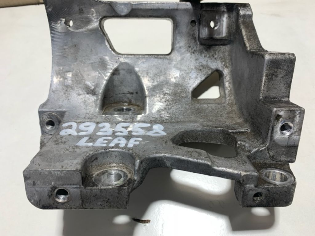 11910-3NA0A | Кронштейн компресора кондиціонера NISSAN LEAF 10-17 - Фото 2