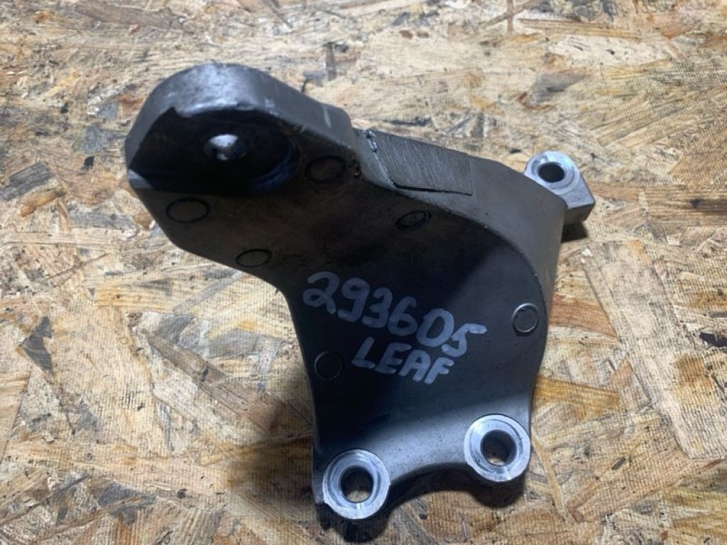 11253-3NA0A | Кронштейн двигуна NISSAN LEAF 10-17
