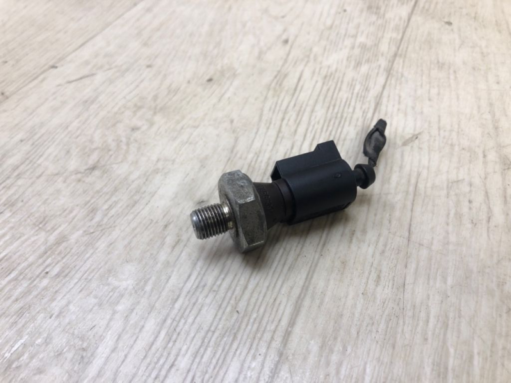 038919081K | Датчик тиску олії ДВЗ VOLKSWAGEN JETTA USA 10-17